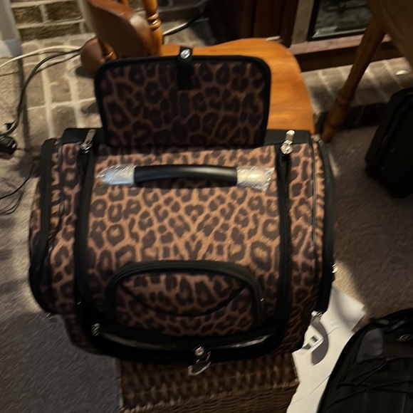 Selling numerous size bags four New the rest slightly used. - Picture 8 of 16